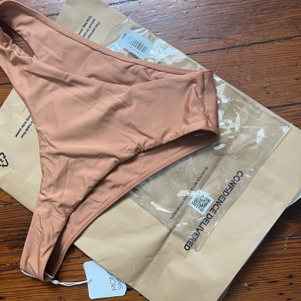 NWT Monday Swimwear Byron Bottom Sand size V U.S. 12-14